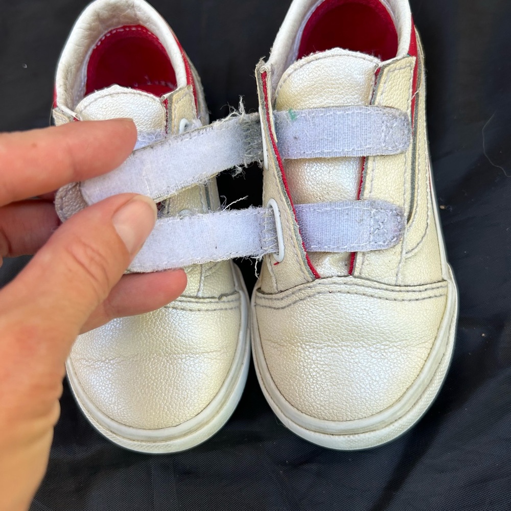 Vans Kids Sneakers in Cream and Red - Picture 4 of 9